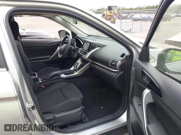 ✅ 2019 Mitsubishi Eclipse Cross ES • VIN: JA4AT3AA0KZ032671 • Lot: 43789625. Wystawiony na IAAI z przebiegiem 112 146 mil. Bezpłatny archiwum sprzedaży aukcyjnych z USA i szczegółowy raport historii pojazdu na DreamBid. Zdjęcie 5.