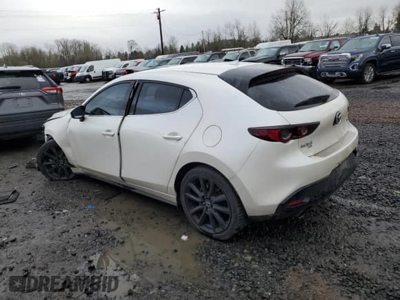 ✅ 2021 Mazda 3 Premium • VIN: JM1BPBML8M1302348 • Лот: 86628754. Опубликован ранее на Copart с пробегом 70 331 миль. Бесплатный доступ к архиву аукционных продаж из США и подробный отчёт об истории автомобиля на DreamBid. Изображение 2.