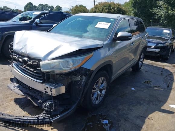 ✅ 2015 Toyota Highlander LE Plus • VIN: 5TDZKRFH4FS057522 • Lot: 43135058. Listed on IAAI with 194,125 mi. Free auction sales archive from the USA and detailed vehicle history report at DreamBid. Image 2.
