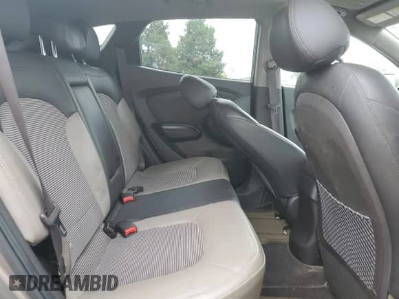 ✅ 2011 Hyundai Tucson GLS • VIN: KM8JU3AC7BU171936 • Лот: 82522355. Опубликован ранее на Copart с пробегом 327 309 миль. Бесплатный доступ к архиву аукционных продаж из США и подробный отчёт об истории автомобиля на DreamBid. Изображение 11.