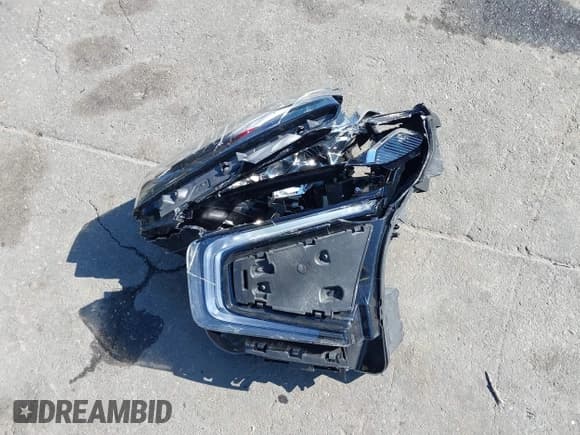 ✅ 2023 Chevrolet Suburban LT • VIN: 1GNSKCKD4PR442054 • Lot: 43124100. Wystawiony na IAAI z przebiegiem 23 096 mil. Bezpłatny archiwum sprzedaży aukcyjnych z USA i szczegółowy raport historii pojazdu na DreamBid. Zdjęcie 12.