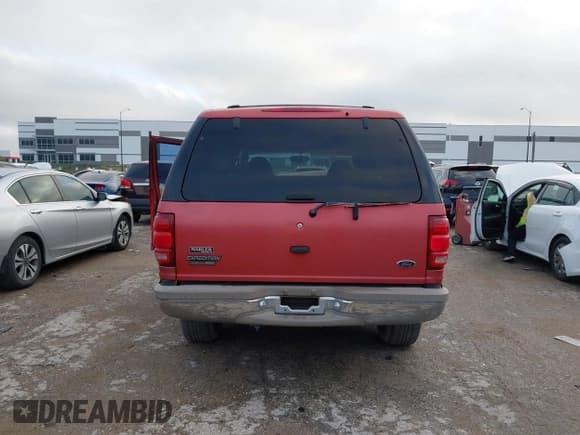 ✅ 2001 Ford Expedition Eddie Bauer • VIN: 1FMRU17W61LA89094 • Лот: 43743992. Опубликован ранее на IAAI с пробегом Не указан. Бесплатный доступ к архиву аукционных продаж из США и подробный отчёт об истории автомобиля на DreamBid. Изображение 15.