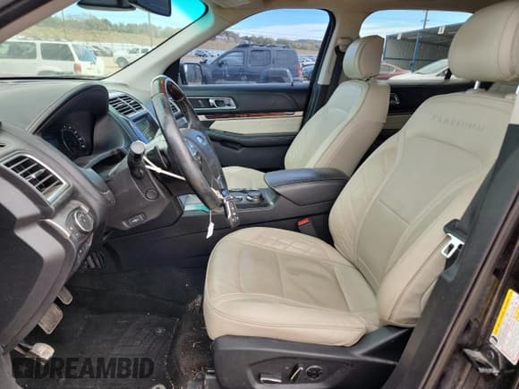 ✅ 2017 Ford Explorer Platinum • VIN: 1FM5K8HTXHGA01359 • Lot: 90813735. Wystawiony na Copart z przebiegiem 130 077 mil. Bezpłatny archiwum sprzedaży aukcyjnych z USA i szczegółowy raport historii pojazdu na DreamBid. Zdjęcie 7.