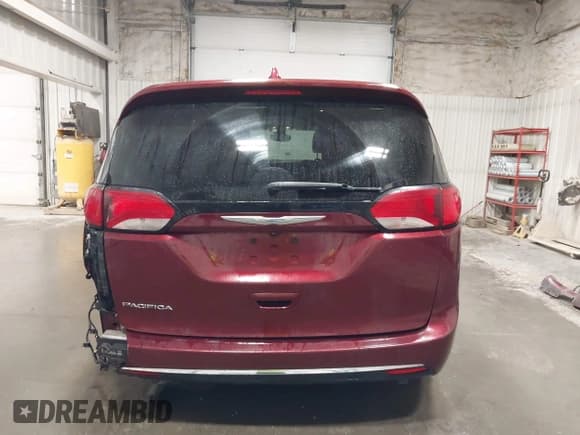 ✅ 2017 Chrysler Pacifica Touring L • VIN: 2C4RC1BG4HR768547 • Лот: 42773774. Опубликован ранее на IAAI с пробегом 74 255 миль. Бесплатный доступ к архиву аукционных продаж из США и подробный отчёт об истории автомобиля на DreamBid. Изображение 17.
