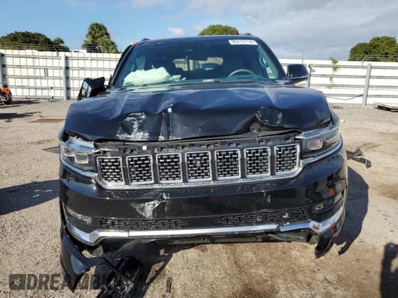 ✅ 2022 Jeep Grand Wagoneer Series III • VIN: 1C4SJVGJ8NS197836 • Lot: 80415114. Wystawiony na Copart z przebiegiem 21 727 mil. Bezpłatny archiwum sprzedaży aukcyjnych z USA i szczegółowy raport historii pojazdu na DreamBid. Zdjęcie 5.