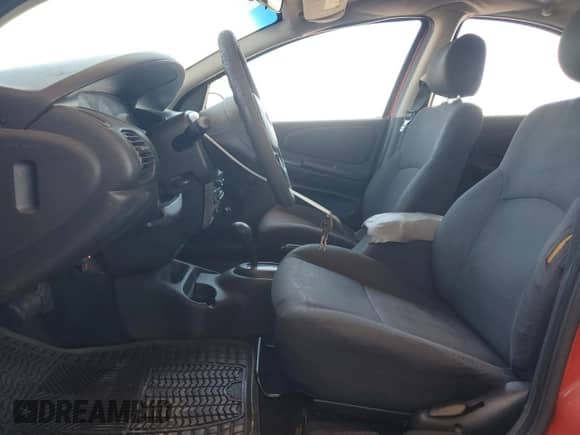 2004 Dodge Neon SE z VIN 1B3ES26C94D507377, wystawiony jako Copart lot #58081945 z przebiegiem 107 527 mil mil oraz Czysty tytuł • Clean title. Historia ofert i sprzedaży dostępna na DreamBid. Obrazek 7.