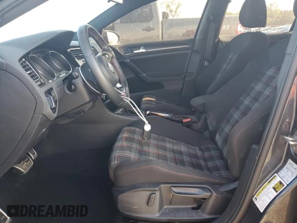 ✅ 2018 Volkswagen Golf GTI S • VIN: 3VW447AU8JM288006 • Лот: 82113615. Опубликован ранее на Copart с пробегом 40 930 миль. Бесплатный доступ к архиву аукционных продаж из США и подробный отчёт об истории автомобиля на DreamBid. Изображение 7.