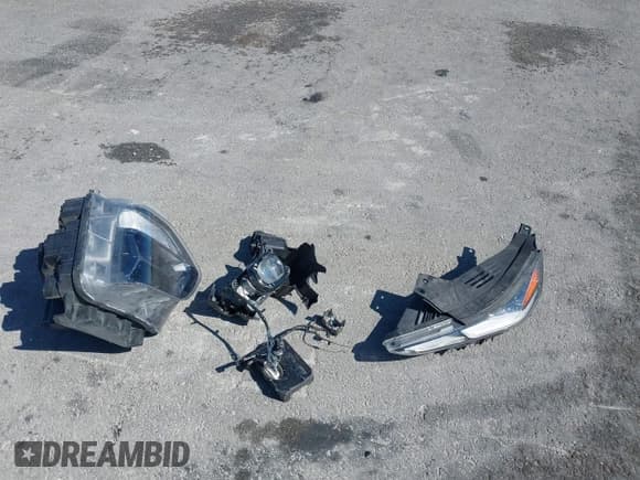 ✅ 2019 Hyundai Santa Fe Limited • VIN: 5NMS5CAA8KH036668 • Лот: 43544647. Опубликован ранее на IAAI с пробегом 82 738 миль. Бесплатный доступ к архиву аукционных продаж из США и подробный отчёт об истории автомобиля на DreamBid. Изображение 20.