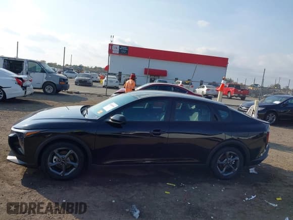 ✅ 2025 Kia K4 LXS • VIN: 3KPFT4DE8SE179512 • Лот: 43660556. Опубликован ранее на IAAI с пробегом 618 миль. Бесплатный доступ к архиву аукционных продаж из США и подробный отчёт об истории автомобиля на DreamBid. Изображение 14.