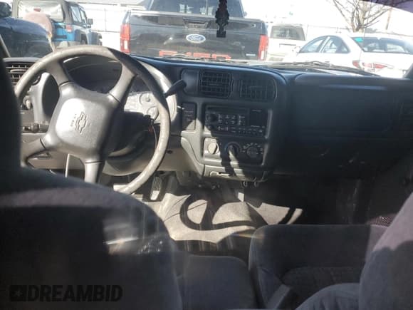 ✅ 2001 Chevrolet S-10 • VIN: 1GCCS14591K102650 • Лот: 87711225. Опубликован ранее на Copart с пробегом Не указан. Бесплатный доступ к архиву аукционных продаж из США и подробный отчёт об истории автомобиля на DreamBid. Изображение 8.