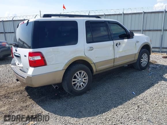 ✅ 2013 Ford Expedition XLT • VIN: 1FMJU1J58DEF11405 • Lot: 42352064. Listed on IAAI with 138,050 mi. Free auction sales archive from the USA and detailed vehicle history report at DreamBid. Image 4.