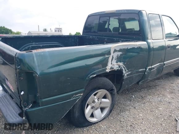 ✅ 2001 Dodge 1500 • VIN: 3B7HC13Z01G782338 • Lot: 42758085. Listed on IAAI with 116,810 mi. Free auction sales archive from the USA and detailed vehicle history report at DreamBid. Image 18.