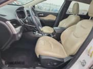 ✅ 2017 Jeep Cherokee Limited • VIN: 1C4PJMDS4HW531774 • Lot: 92857535. Wystawiony na Copart z przebiegiem 116 288 mil. Bezpłatny archiwum sprzedaży aukcyjnych z USA i szczegółowy raport historii pojazdu na DreamBid. Zdjęcie 7.