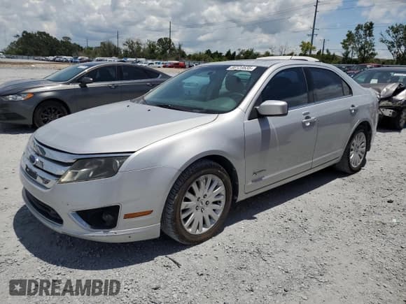 ✅ 2010 Ford Fusion Hybrid • VIN: 3FADP0L39AR182968 • Lot: 66120535. Wystawiony na Copart z przebiegiem 105 952 mil. Bezpłatny archiwum sprzedaży aukcyjnych z USA i szczegółowy raport historii pojazdu na DreamBid. Zdjęcie 1.