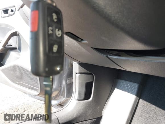 ✅ 2020 Volkswagen Passat SE • VIN: 1VWSA7A31LC023150 • Lot: 43166246. Listed on IAAI with 95,628 mi. Free auction sales archive from the USA and detailed vehicle history report at DreamBid. Image 11.