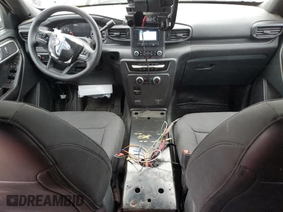 ✅ 2024 Ford Police Interceptor Utility • VIN: 1FM5K8AB2RGA27330 • Lot: 54846175. Listed on Copart with 17,338 mi. Free auction sales archive from the USA and detailed vehicle history report at DreamBid. Image 8.