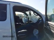 ✅ 2024 Jeep Wagoneer Series II • VIN: 1C4SJUBP1RS120186 • Lot: 42604150. Wystawiony na IAAI z przebiegiem Nie podano. Bezpłatny archiwum sprzedaży aukcyjnych z USA i szczegółowy raport historii pojazdu na DreamBid. Zdjęcie 5.