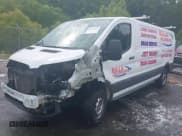 ✅ 2018 Ford Transit • VIN: 1FTYR2ZM4JKA85120 • Lot: 42190858. Wystawiony na IAAI z przebiegiem 135 740 mil. Bezpłatny archiwum sprzedaży aukcyjnych z USA i szczegółowy raport historii pojazdu na DreamBid. Zdjęcie 2.