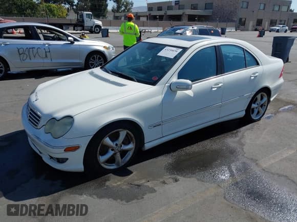 ✅ 2005 Mercedes-Benz C 230 Kompressor • VIN: WDBRF40J15F663425 • Lot: 43230038. Wystawiony na IAAI z przebiegiem 285 592 mil. Bezpłatny archiwum sprzedaży aukcyjnych z USA i szczegółowy raport historii pojazdu na DreamBid. Zdjęcie 2.