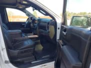 ✅ 2019 Chevrolet Silverado 1500 LTZ • VIN: 3GCUYGED0KG109314 • Lot: 43892760. Wystawiony na IAAI z przebiegiem 98 208 mil. Bezpłatny archiwum sprzedaży aukcyjnych z USA i szczegółowy raport historii pojazdu na DreamBid. Zdjęcie 5.