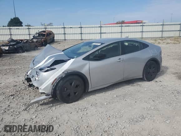 2024 Toyota Prius LE z VIN JTDACAAU1R3016805, wystawiony jako Copart lot #72000485 z przebiegiem 27 120 mil mil oraz Szkoda całkowita • Salvage title. Historia ofert i sprzedaży dostępna na DreamBid. Obrazek 1.