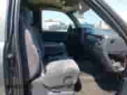 ✅ 2001 Chevrolet Silverado 1500 LT • VIN: 1GCEC19TX1Z142546 • Lot: 42408473. Wystawiony na IAAI z przebiegiem Nie podano mil. Skorzystaj z bezpłatnego archiwum sprzedaży aukcyjnych z USA i zobacz szczegółowy raport historii pojazdu na DreamBid. Zdjęcie 5.