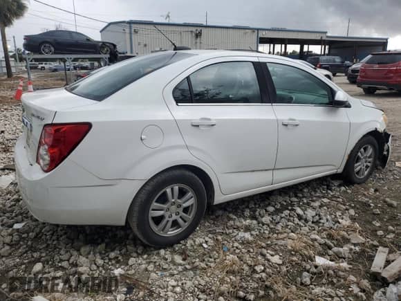 2015 Chevrolet Sonic LT с VIN 1G1JC5SH9F4195151, выставлен на аукционе Copart как лот 72985224 с пробегом 86 849 миль миль и Списание • Salvage title. История ставок и продаж доступна на DreamBid. Изображение 3.