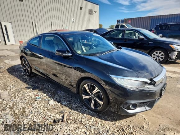 ✅ 2017 Honda Civic Touring • VIN: 2HGFC3B9XHH351179 • Lot: 85548995. Listed on Copart with 123,217 mi. Free auction sales archive from the USA and detailed vehicle history report at DreamBid. Image 4.