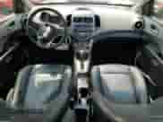 2012 Chevrolet Sonic LTZ с VIN 1G1JE5SH3C4140930, выставлен на аукционе Copart как лот 59429075 с пробегом 101 740 миль миль и Чистый • Clean title. История ставок и продаж доступна на DreamBid. Изображение 8.