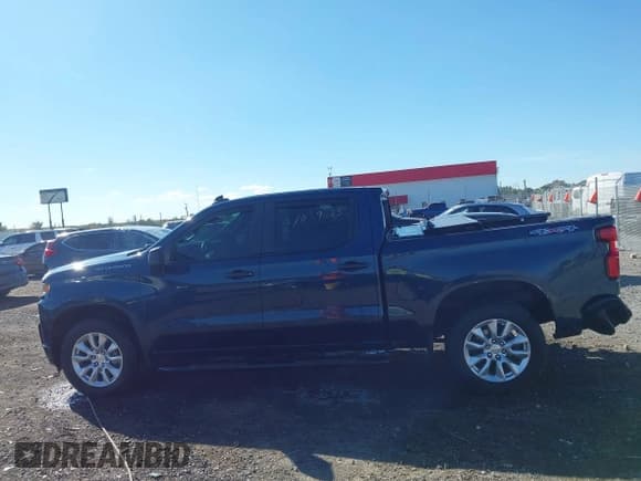 ✅ 2022 Chevrolet Silverado 1500 Custom • VIN: 1GCPYBEK8NZ226769 • Lot: 43565241. Wystawiony na IAAI z przebiegiem 39 608 mil. Bezpłatny archiwum sprzedaży aukcyjnych z USA i szczegółowy raport historii pojazdu na DreamBid. Zdjęcie 14.