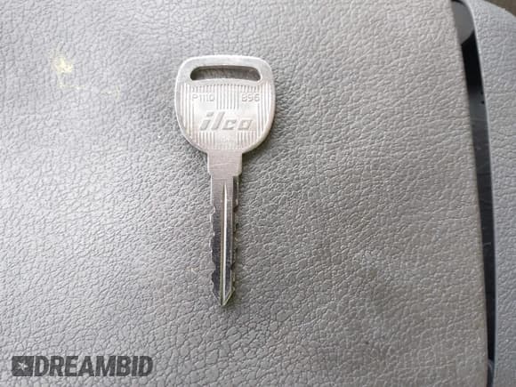 ✅ 2004 Chevrolet Suburban LS • VIN: 3GNEC16Z94G217595 • Лот: 42566525. Опубликован ранее на IAAI с пробегом 289 632 миль. Бесплатный доступ к архиву аукционных продаж из США и подробный отчёт об истории автомобиля на DreamBid. Изображение 11.