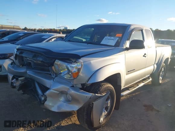 ✅ 2009 Toyota Tacoma PreRunner • VIN: 5TETU62N99Z603572 • Lot: 43460847. Listed on IAAI with 24,339 mi. Free auction sales archive from the USA and detailed vehicle history report at DreamBid. Image 18.