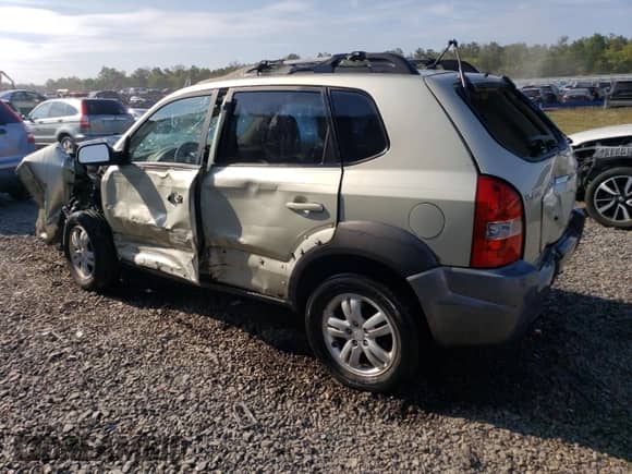 2007 Hyundai Tucson SE z VIN KM8JN72D27U640529, wystawiony jako Copart lot #72318784 z przebiegiem Nie podano mil oraz Szkoda całkowita • Salvage title. Historia ofert i sprzedaży dostępna na DreamBid. Obrazek 2.