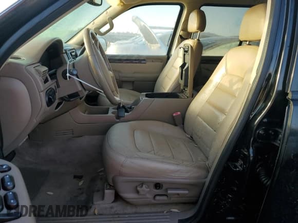 ✅ 2004 Ford Explorer • VIN: 1FMZU65K94UA64802 • Lot: 75083554. Wystawiony na Copart z przebiegiem Nie podano. Bezpłatny archiwum sprzedaży aukcyjnych z USA i szczegółowy raport historii pojazdu na DreamBid. Zdjęcie 7.