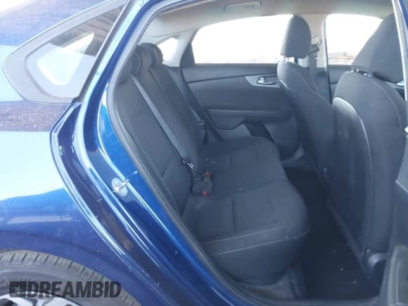 ✅ 2021 Kia Forte LXS • VIN: 3KPF24AD4ME304832 • Lot: 43526030. Wystawiony na IAAI z przebiegiem 112 077 mil. Bezpłatny archiwum sprzedaży aukcyjnych z USA i szczegółowy raport historii pojazdu na DreamBid. Zdjęcie 8.