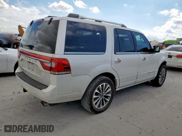 ✅ 2017 Lincoln Navigator Select • VIN: 5LMJJ2HT4HEL10123 • Lot: 83751815. Wystawiony na Copart z przebiegiem 109 592 mil. Bezpłatny archiwum sprzedaży aukcyjnych z USA i szczegółowy raport historii pojazdu na DreamBid. Zdjęcie 3.