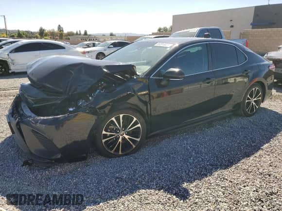 2020 Toyota Camry Hybrid SE z VIN 4T1J31AK4LU016891, wystawiony jako Copart lot #84918825 z przebiegiem 105 428 mil mil oraz Szkoda całkowita • Salvage title. Historia ofert i sprzedaży dostępna na DreamBid. Obrazek 1.