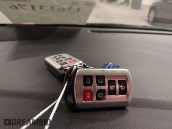 ✅ 2015 Toyota Sienna XLE • VIN: 5TDYK3DC7FS615976 • Lot: 43613176. Wystawiony na IAAI z przebiegiem 209 936 mil. Bezpłatny archiwum sprzedaży aukcyjnych z USA i szczegółowy raport historii pojazdu na DreamBid. Zdjęcie 11.