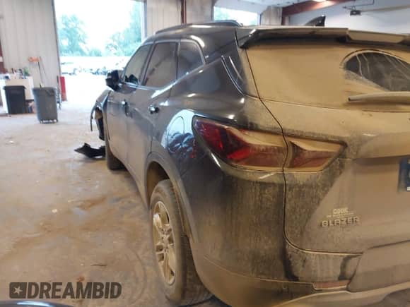 2019 Chevrolet Blazer z VIN 3GNKBBRA5KS681219, wystawiony jako IAAI lot #42925694 z przebiegiem 102 081 mil mil oraz . Historia ofert i sprzedaży dostępna na DreamBid. Obrazek 3.