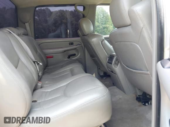 ✅ 2005 Chevrolet Silverado 2500HD LS • VIN: 1GCHK23235F808479 • Lot: 42371122. Listed on IAAI with 267,405 mi. Free auction sales archive from the USA and detailed vehicle history report at DreamBid. Image 8.