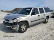 ✅ 2004 Chevrolet Suburban LS • VIN: 3GNEC16Z94G327398 • Lot: 88210895. Wystawiony na Copart z przebiegiem 254 365 mil. Bezpłatny archiwum sprzedaży aukcyjnych z USA i szczegółowy raport historii pojazdu na DreamBid. Zdjęcie 1.