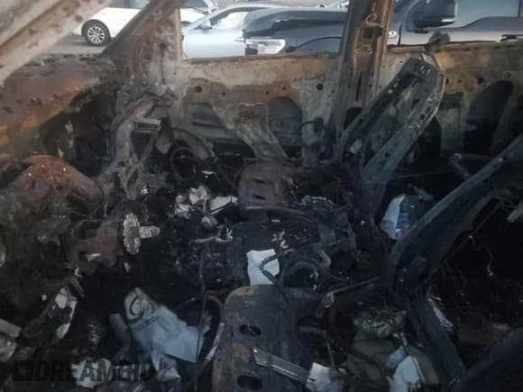 ✅ 2015 Chevrolet Silverado 1500 High Country • VIN: 3GCUKTEC7FG277605 • Лот: 80631865. Опубликован ранее на Copart с пробегом Не указан. Бесплатный доступ к архиву аукционных продаж из США и подробный отчёт об истории автомобиля на DreamBid. Изображение 7.