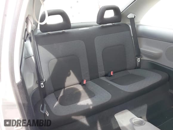 ✅ 2000 Volkswagen Beetle • VIN: 3VWBA21CXYM405122 • Лот: 41689727. Опубликован ранее на IAAI с пробегом 176 021 миль. Бесплатный доступ к архиву аукционных продаж из США и подробный отчёт об истории автомобиля на DreamBid. Изображение 8.