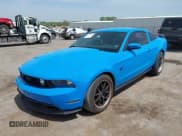 ✅ 2010 Ford Mustang GT • VIN: 1ZVBP8CH0A5113940 • Лот: 42068181. Опубликован ранее на IAAI с пробегом 131 760 миль. Бесплатный доступ к архиву аукционных продаж из США и подробный отчёт об истории автомобиля на DreamBid. Изображение 2.