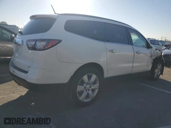 ✅ 2017 Chevrolet Traverse LT • VIN: 1GNKRGKD7HJ267088 • Lot: 82638125. Wystawiony na Copart z przebiegiem 83 811 mil. Bezpłatny archiwum sprzedaży aukcyjnych z USA i szczegółowy raport historii pojazdu na DreamBid. Zdjęcie 3.