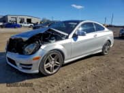 ✅ 2015 Mercedes-Benz C 250 • VIN: WDDGJ4HB7FG400006 • Lot: 94111465. Wystawiony na Copart z przebiegiem 188 094 mil. Bezpłatny archiwum sprzedaży aukcyjnych z USA i szczegółowy raport historii pojazdu na DreamBid. Zdjęcie 1.