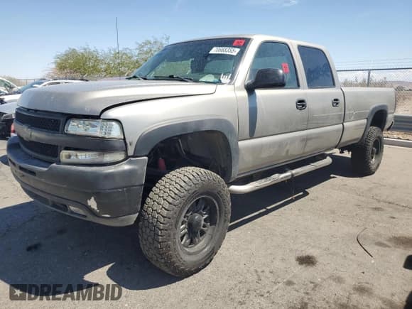 ✅ 2001 Chevrolet Silverado 2500HD • VIN: 1GCHK23161F128318 • Lot: 70668355. Wystawiony na Copart z przebiegiem Nie podano. Bezpłatny archiwum sprzedaży aukcyjnych z USA i szczegółowy raport historii pojazdu na DreamBid. Zdjęcie 1.