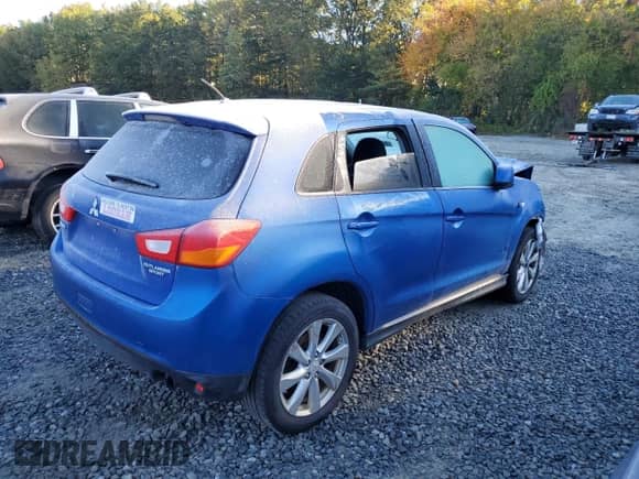 2015 Mitsubishi Outlander ES с VIN 4A4AR3AU3FE003119, выставлен на аукционе Copart как лот 67066615 с пробегом 109 149 миль миль и Чистый • Clean title. История ставок и продаж доступна на DreamBid. Изображение 3.