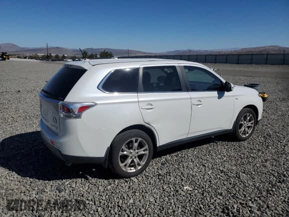✅ 2014 Mitsubishi Outlander GT • VIN: JA4JZ4AX4EZ015417 • Lot: 82280645. Wystawiony na Copart z przebiegiem 132 388 mil. Bezpłatny archiwum sprzedaży aukcyjnych z USA i szczegółowy raport historii pojazdu na DreamBid. Zdjęcie 3.