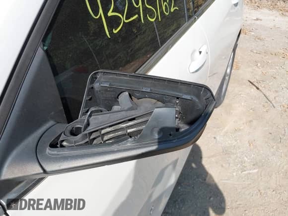 2020 Chevrolet Equinox LT with VIN 3GNAXUEV8LS735423, listed as a IAAI auction lot 43245162 with 53,939 mi miles and . Bid and sale history available at DreamBid. Image 17.